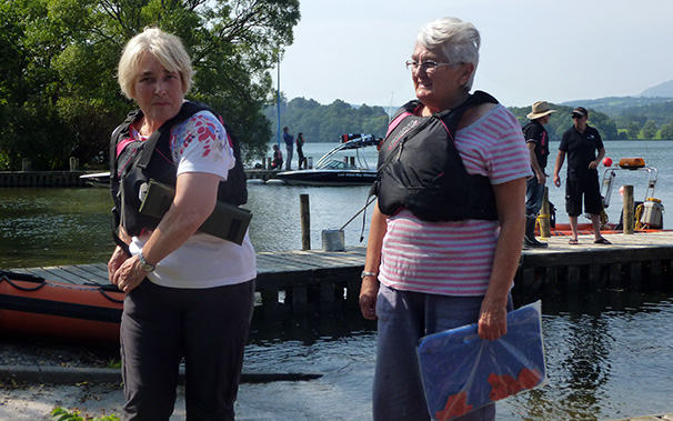 U3A visitors are briefed to paddle.